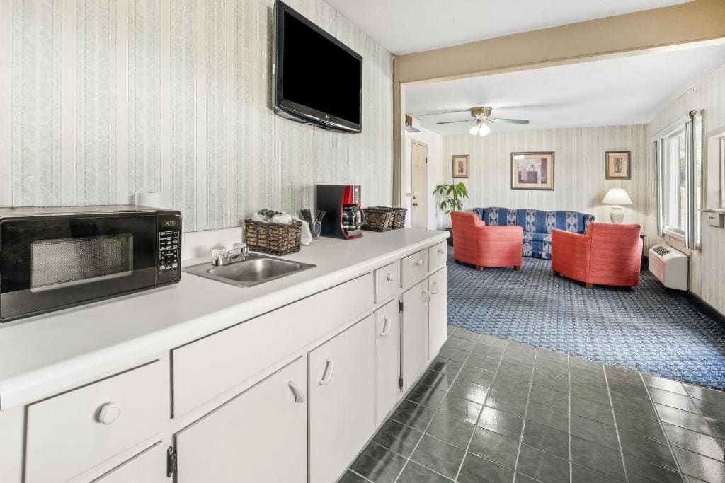 Americas Best Value Inn - Roxboro — Vue 7