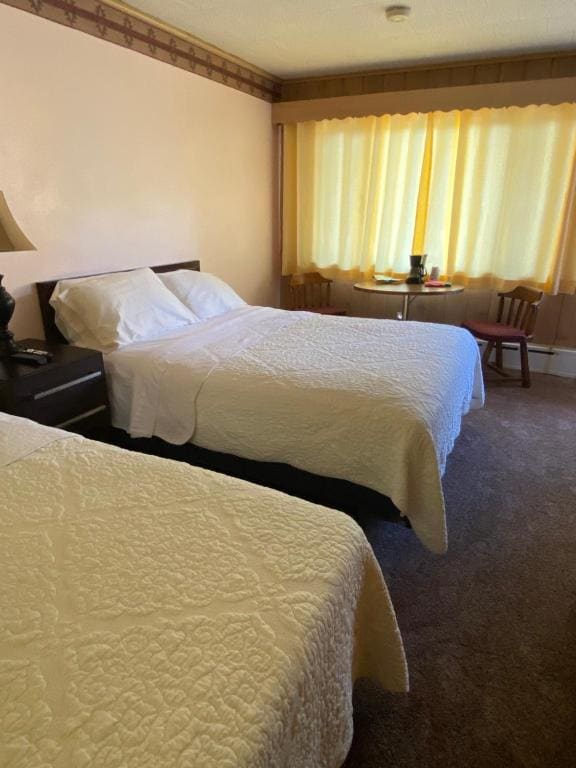 Royal Motel - View 6