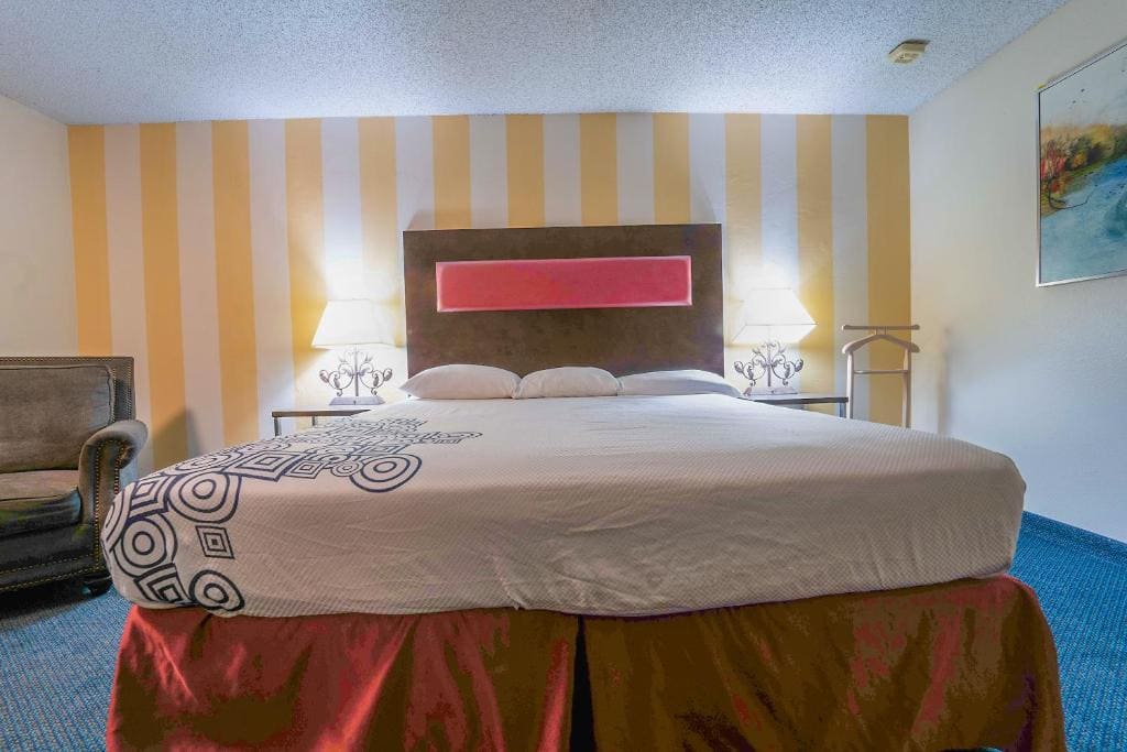 Royal Plaza Inn - View 6