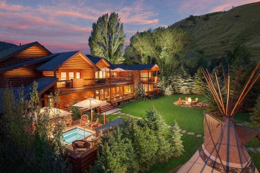 Rustic Inn Creekside - Main view