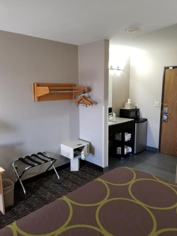 Super 8 by Wyndham Fort Collins - View 4