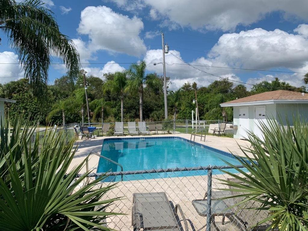 Sebastian Gardens Inn & Suites - View 3