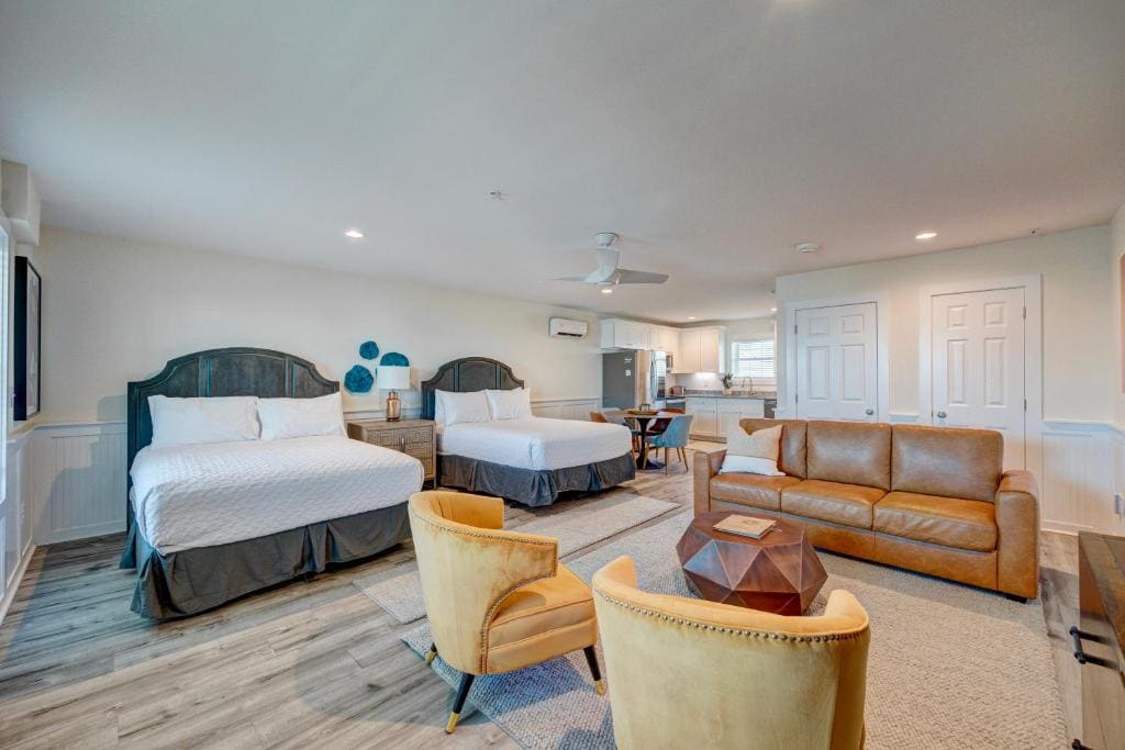 302 Queen Suite, 3rd Floor Low Tide - View 2