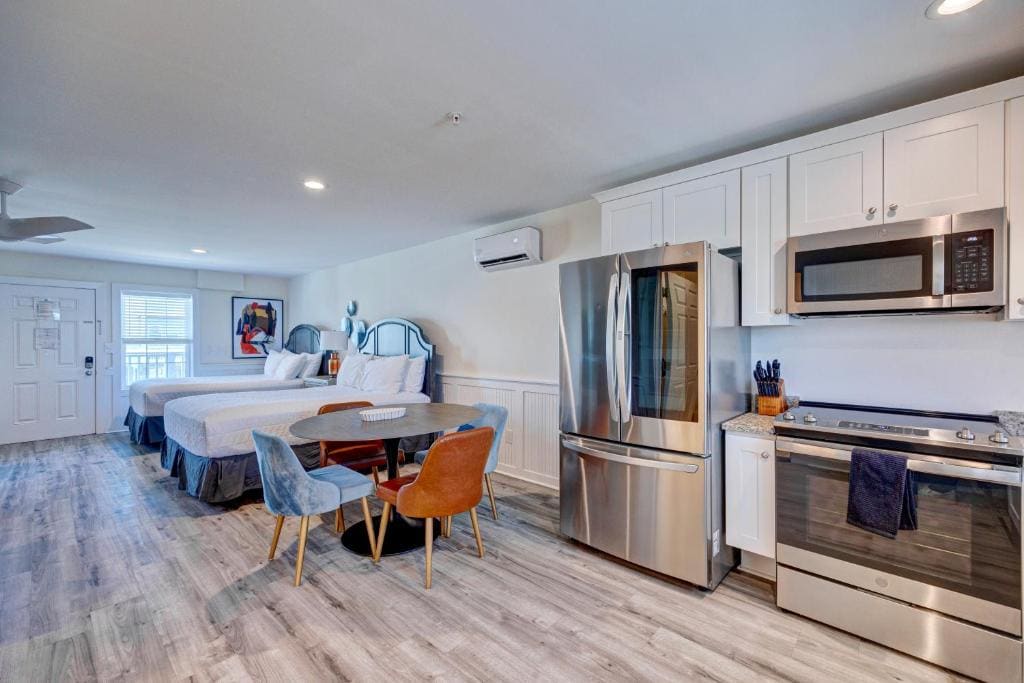 302 Queen Suite, 3rd Floor Low Tide - View 5