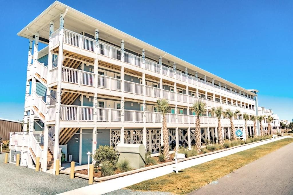302 Queen Suite, 3rd Floor Low Tide - Main view