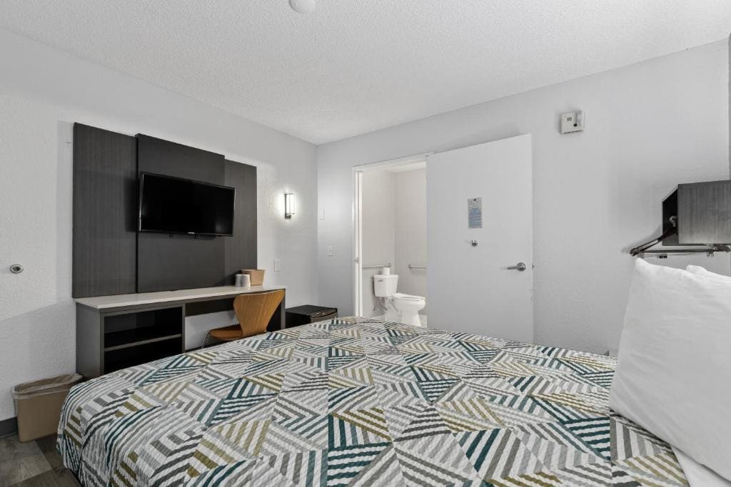 Motel 6-San Diego, CA - North - View 6