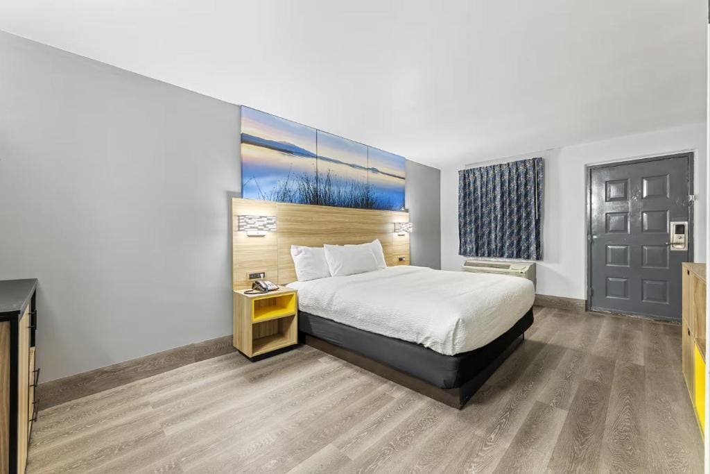 Days Inn & Suites by Wyndham Texas City - View 7