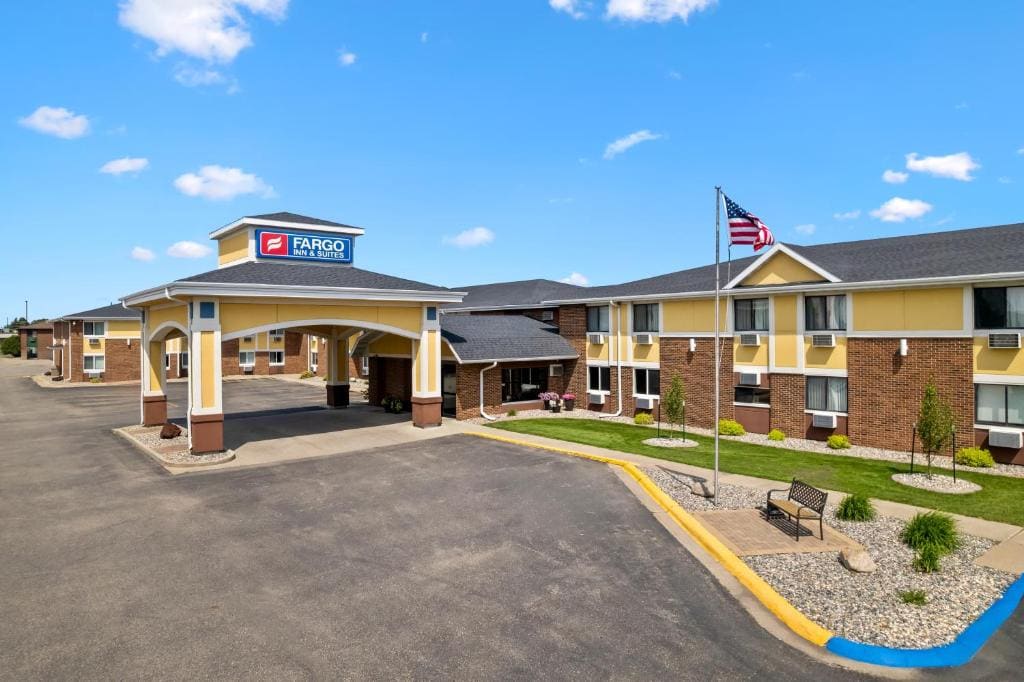 Fargo Inn and Suites - Main view