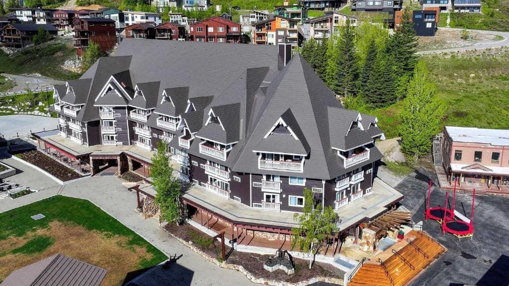 Selkirk Lodge - Main view