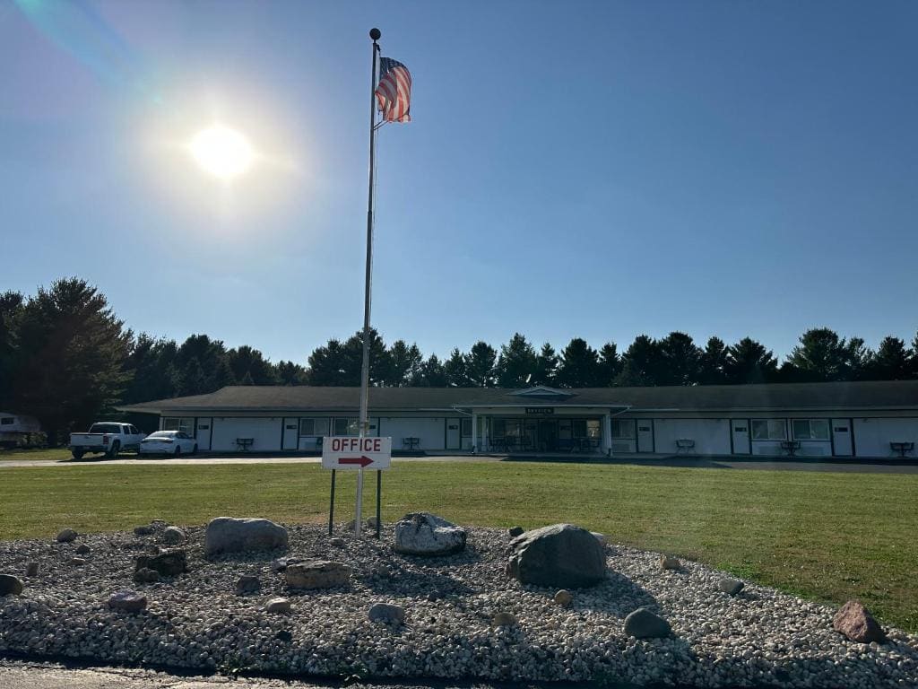 Skyview Motel - Prairie du Sac - View 5