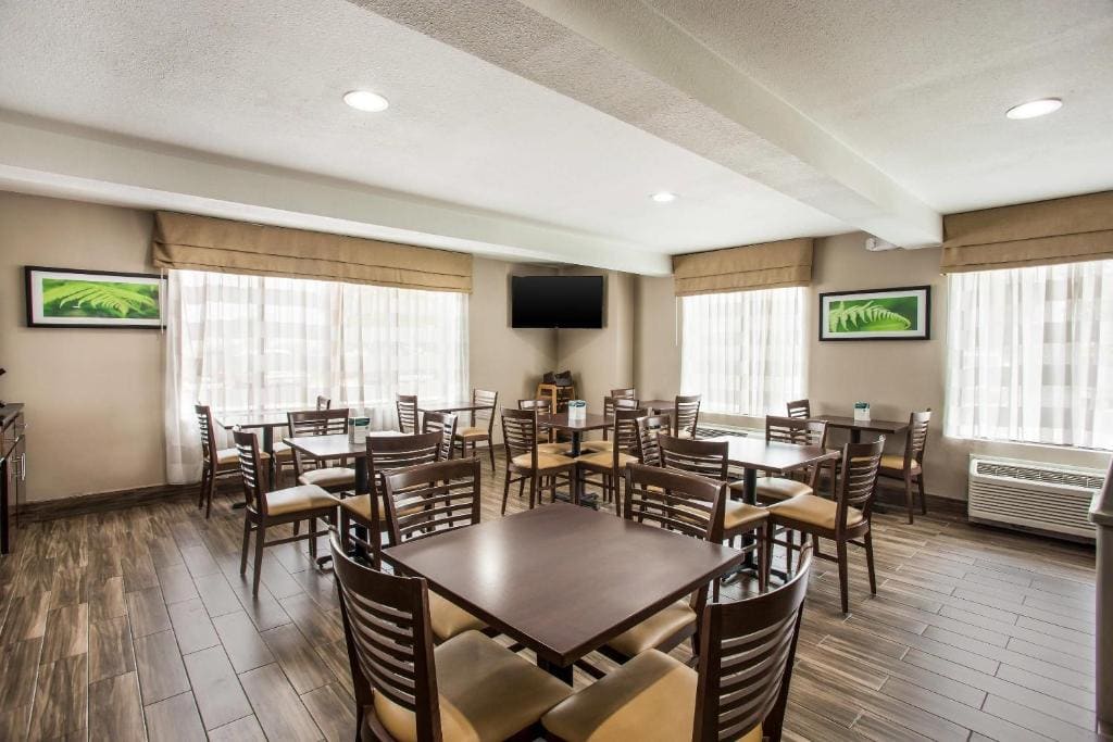 Quality Inn Kansas City International Airport - View 3