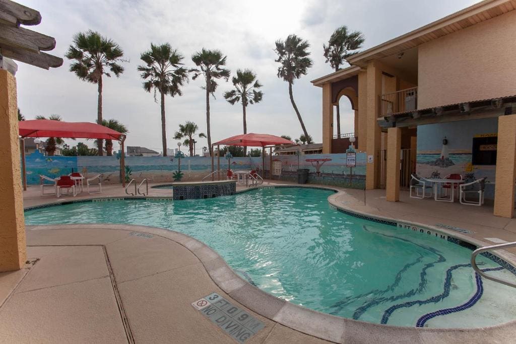Ramada by Wyndham & Suites South Padre Island - View 4