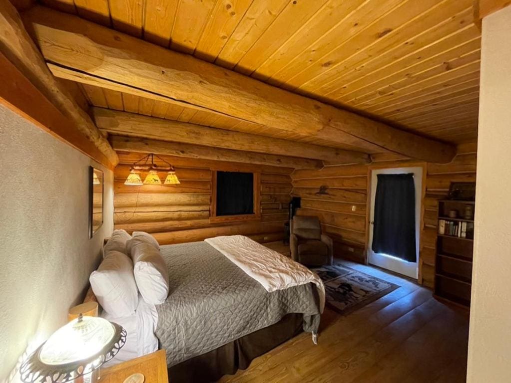 Sportsman Lodge Melrose MT - View 2