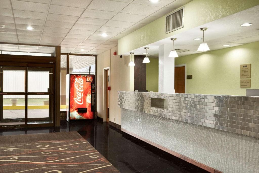 Travelodge by Wyndham Sturgis - View 7
