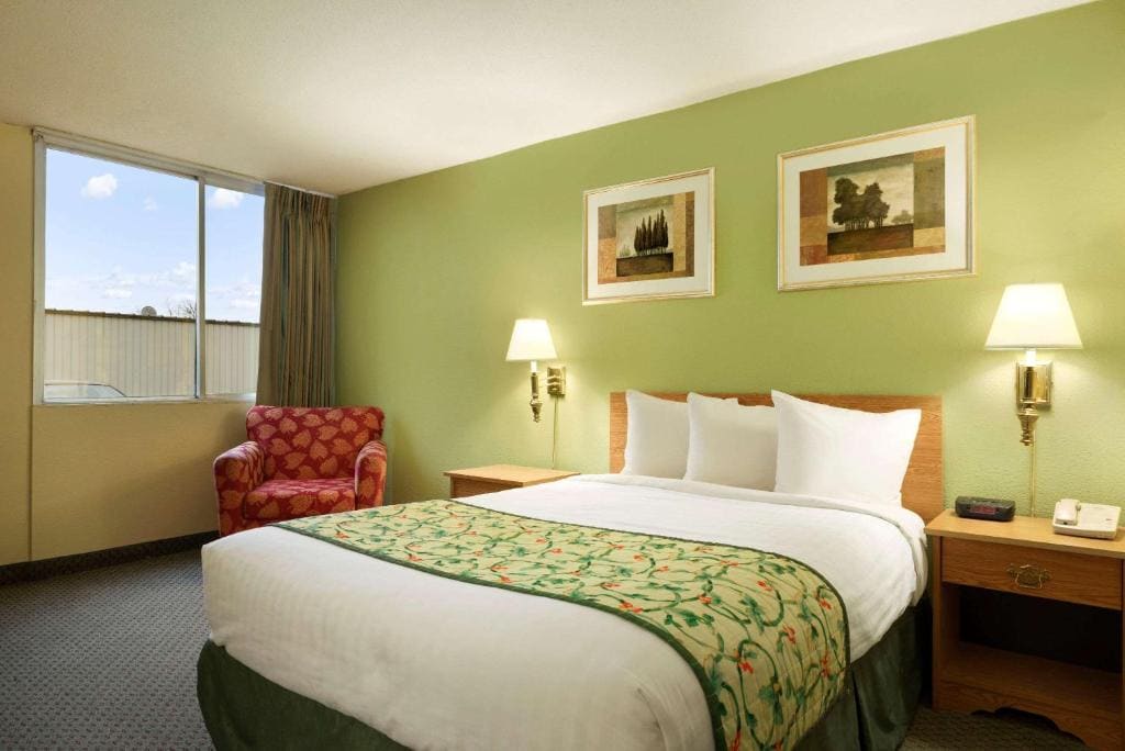 Travelodge by Wyndham Sturgis - View 6