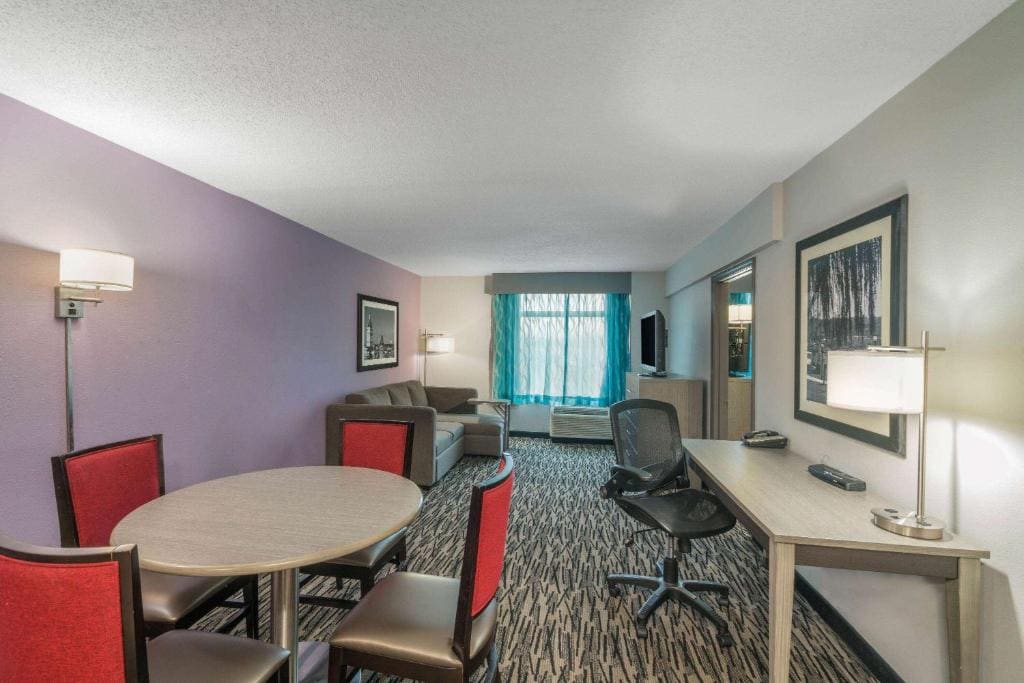 La Quinta by Wyndham Clarksville - View 3