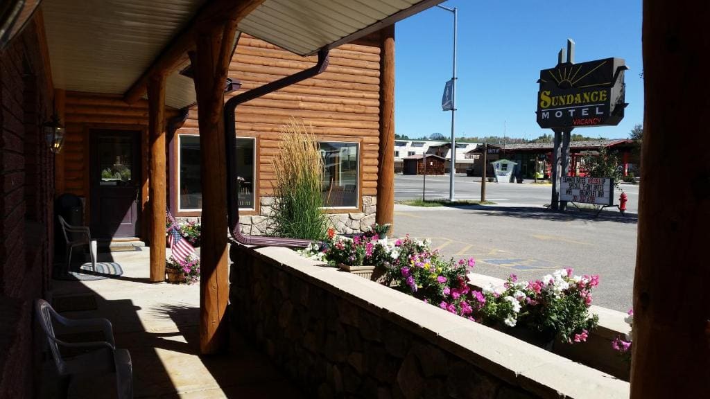 Sundance Motel - Main view