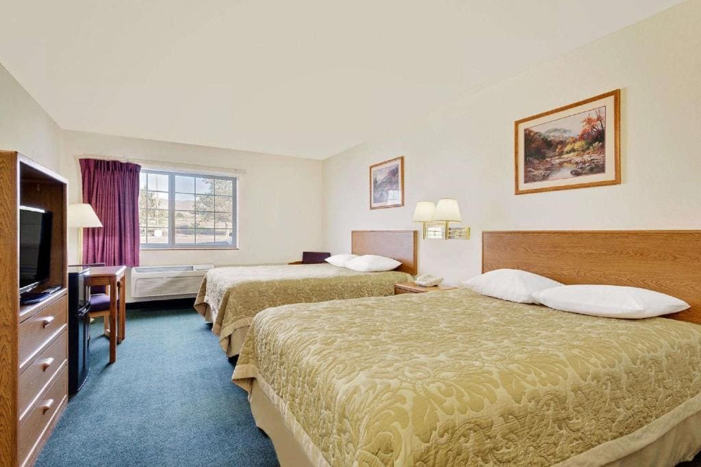Super 8 by Wyndham Battle Mountain - View 7