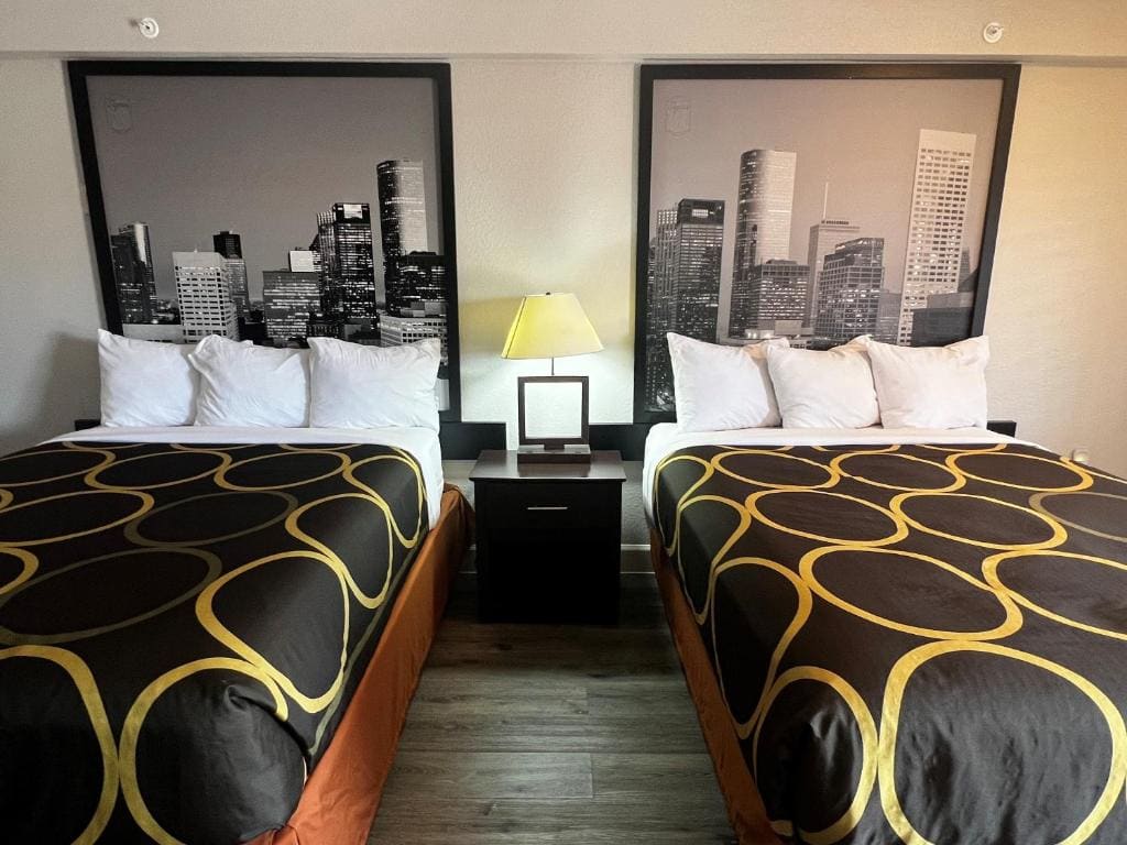 Super 8 by Wyndham Mont Belvieu - Baytown East - View 5