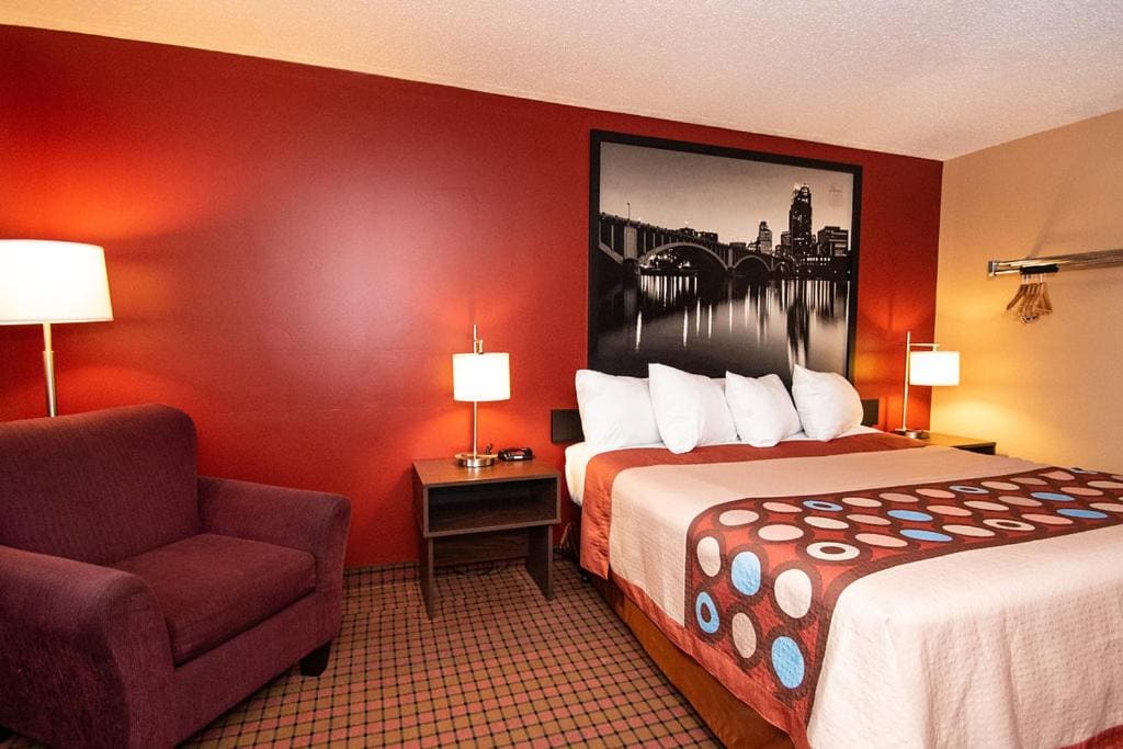 Super 8 by Wyndham Brooklyn Center/MPLS - View 3