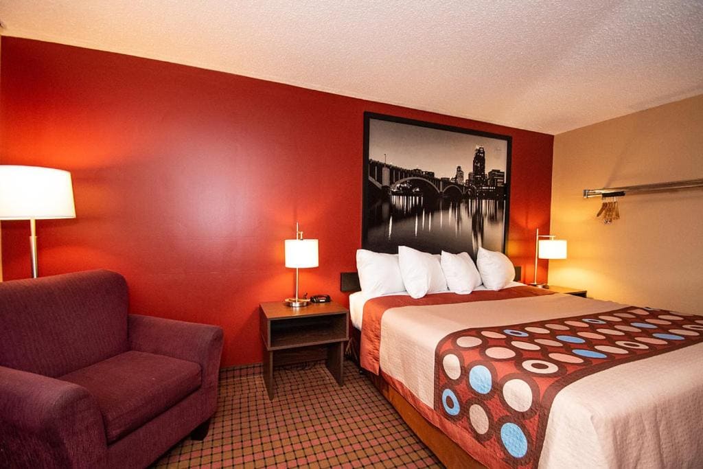 Super 8 by Wyndham Brooklyn Center/MPLS - View 4