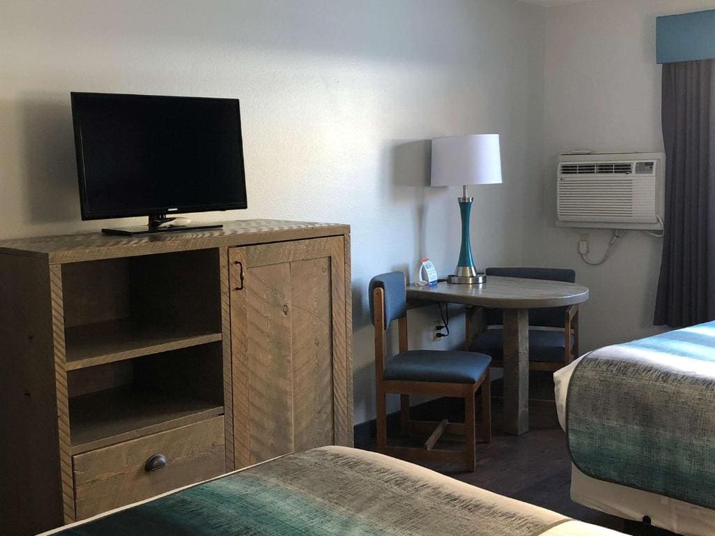 Super 8 by Wyndham Gardiner/Yellowstone Park Area - View 4