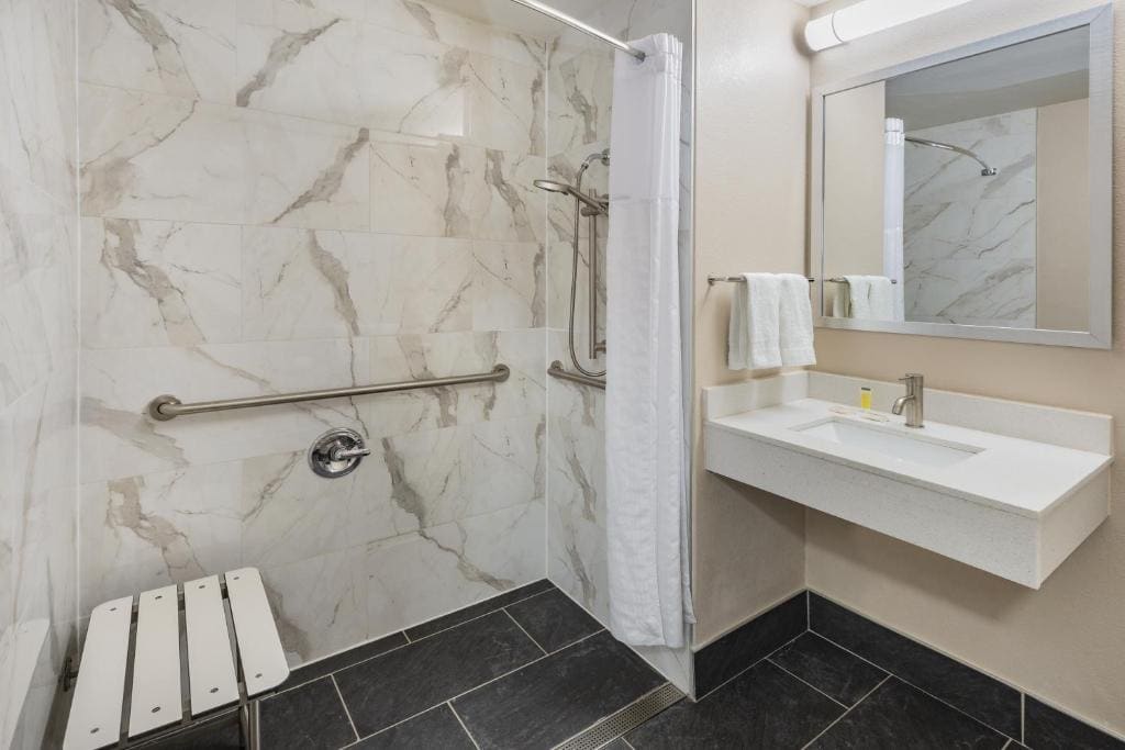 Super 8 by Wyndham Charlottesville - View 5