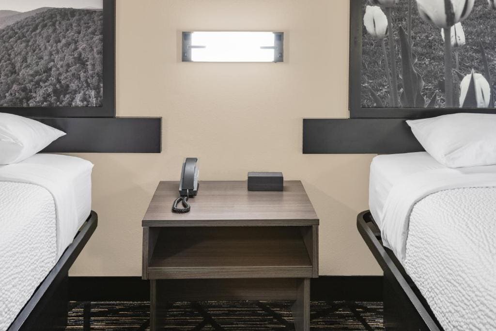 Super 8 by Wyndham Charlottesville - View 3