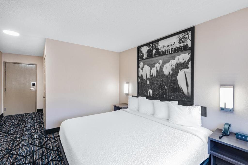 Super 8 by Wyndham Charlottesville - View 7