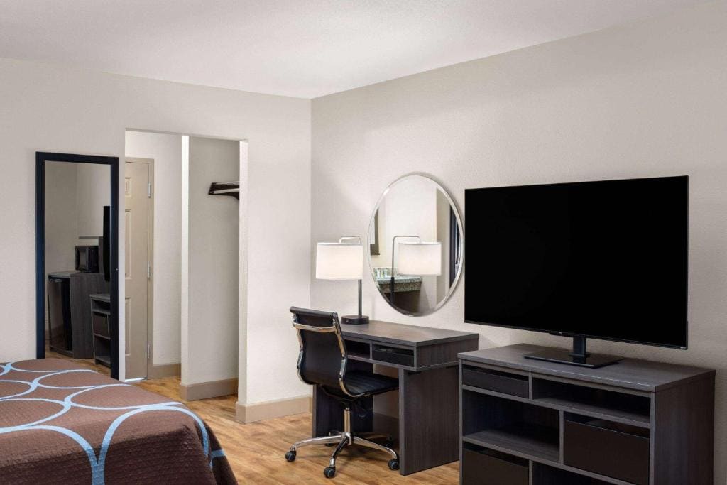 Super 8 by Wyndham Fallon - Main view