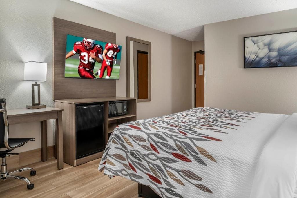 Red Roof Inn Queensbury - View 4