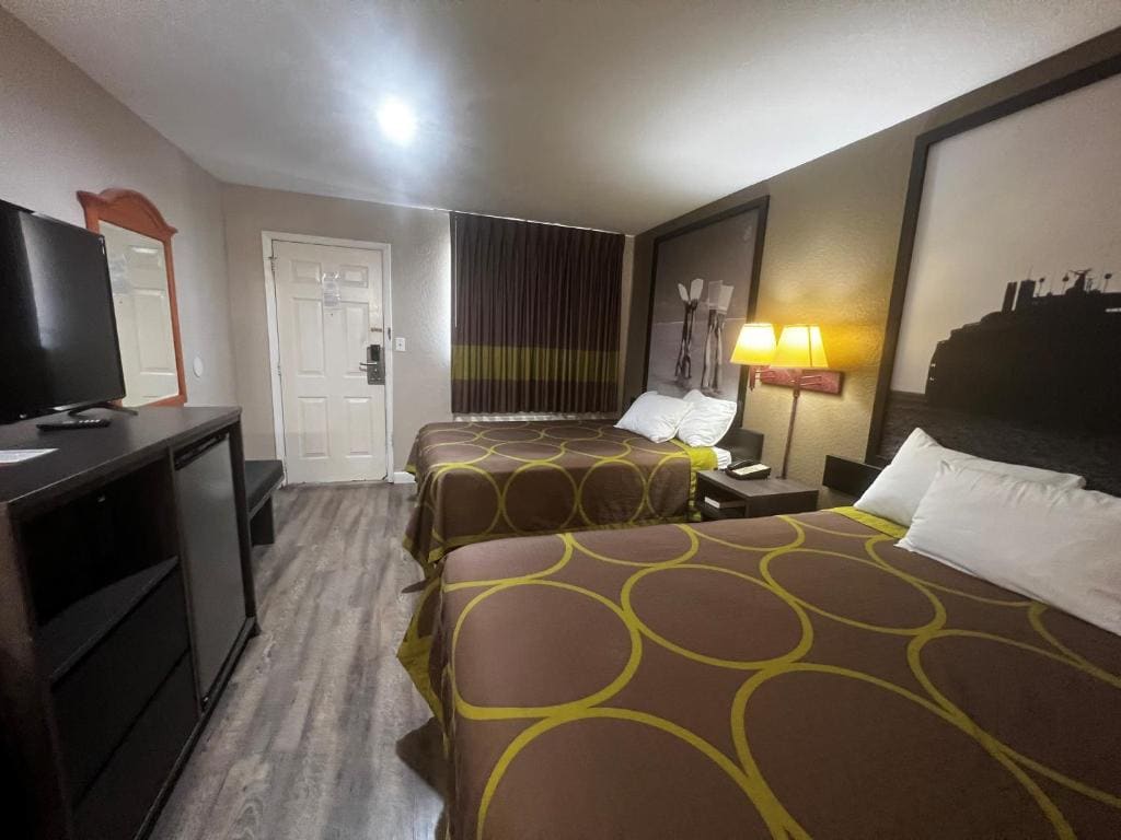 Super 8 by Wyndham La Marque TX/Texas City Area - View 7