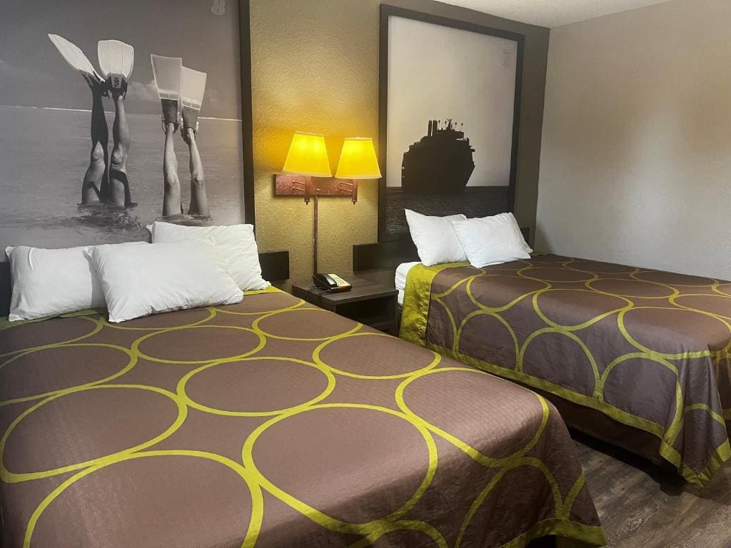 Super 8 by Wyndham La Marque TX/Texas City Area - View 6