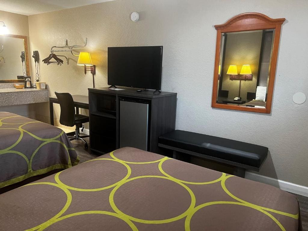 Super 8 by Wyndham La Marque TX/Texas City Area - View 5