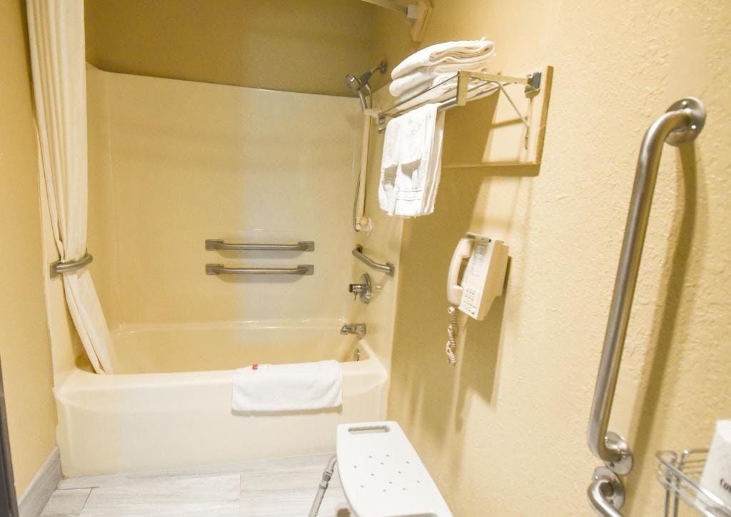Super 8 by Wyndham McLean/Bloomington SW - View 2