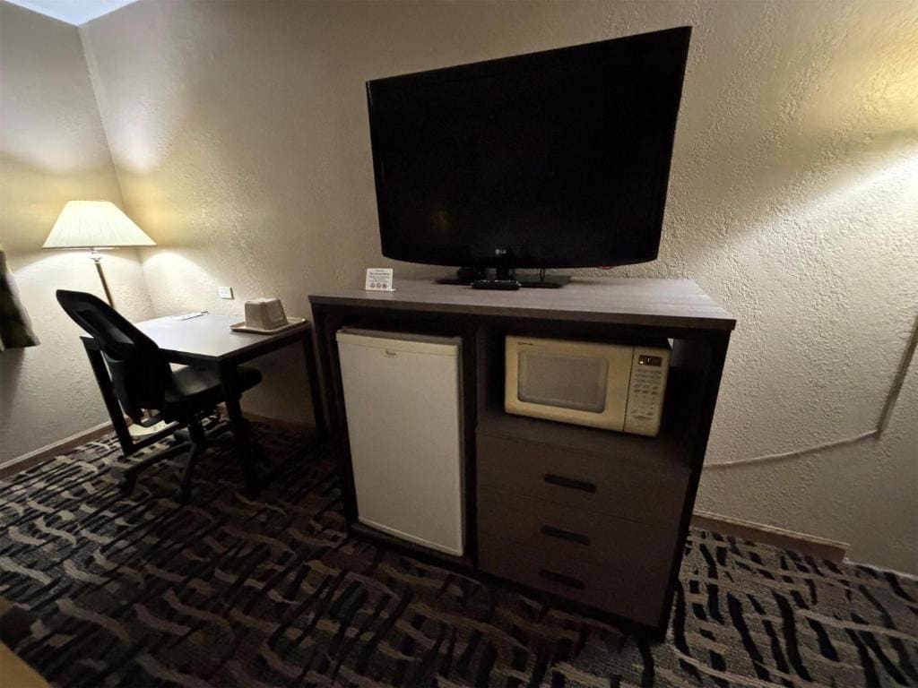 Super 8 by Wyndham McLean/Bloomington SW - View 6