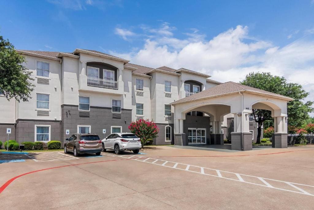 Super 8 by Wyndham Fort Worth Stockyards - Main view