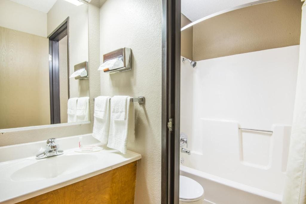 Super 8 by Wyndham Nevada - View 5