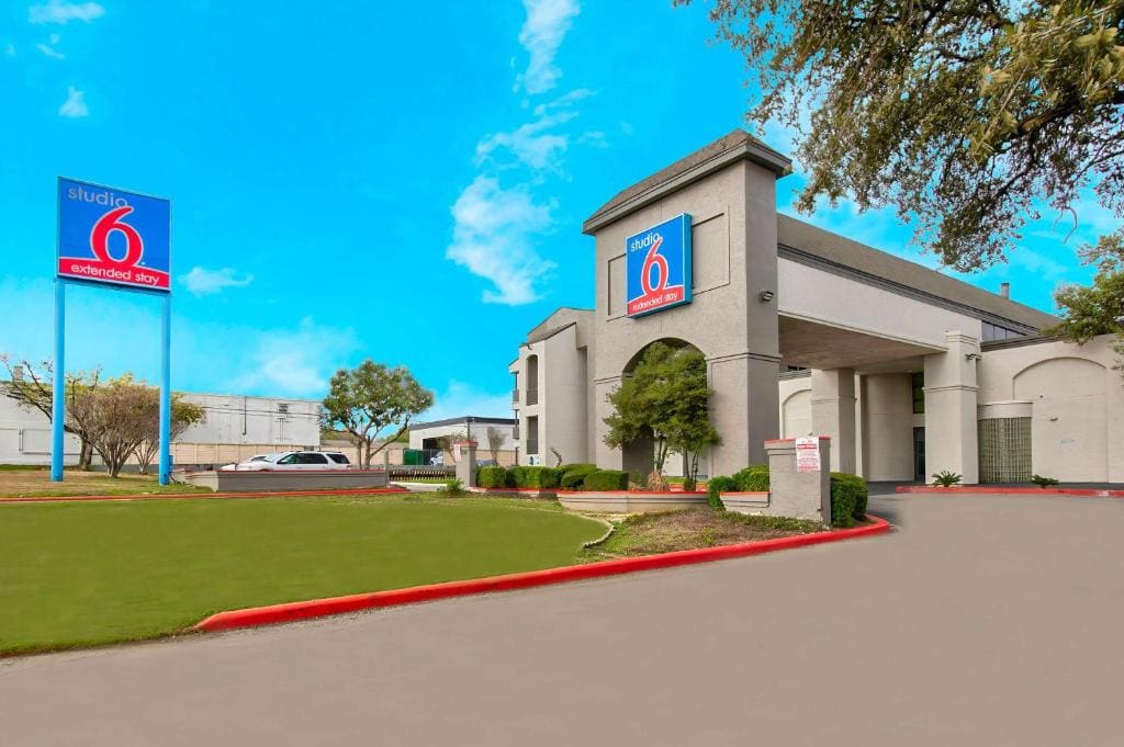 Studio 6-San Antonio, TX - Fort Sam Houston Area - View 4