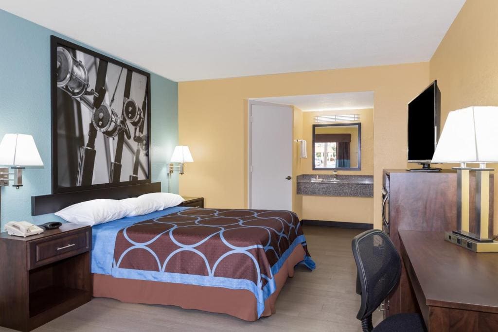 Super 8 by Wyndham Sarasota Near Siesta Key — Vue principale