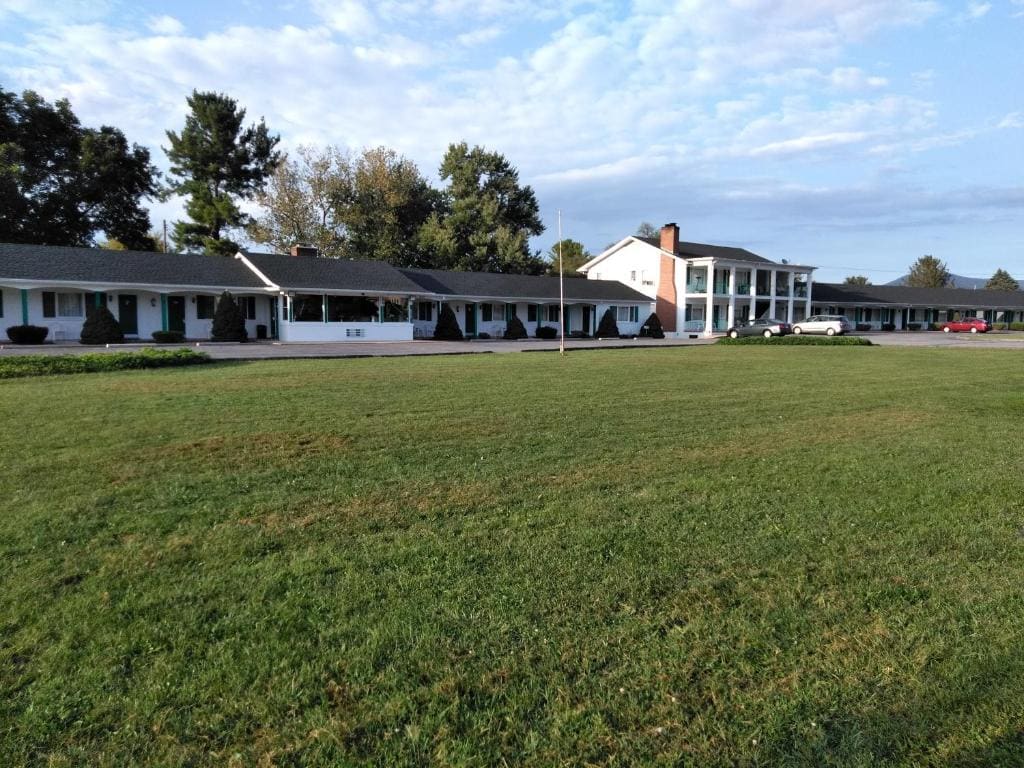 The Cardinal Inn - Main view