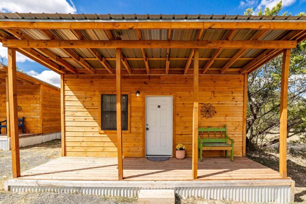 The Historic Leakey Inn - View 7