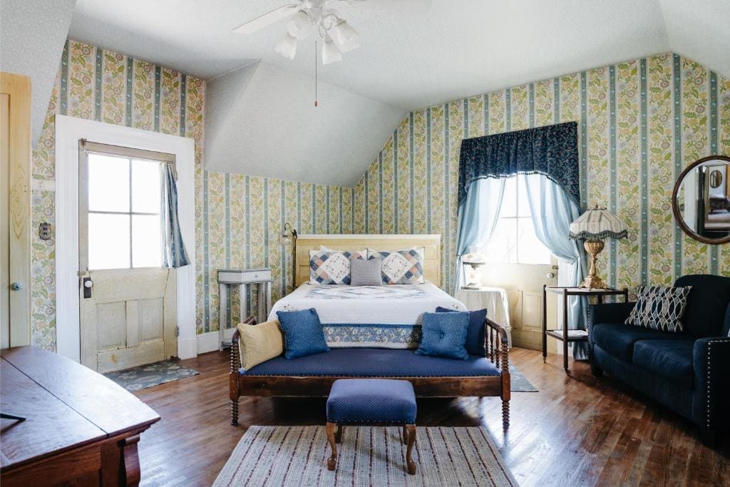 The Mulberry Inn -An Historic Bed and Breakfast - View 3