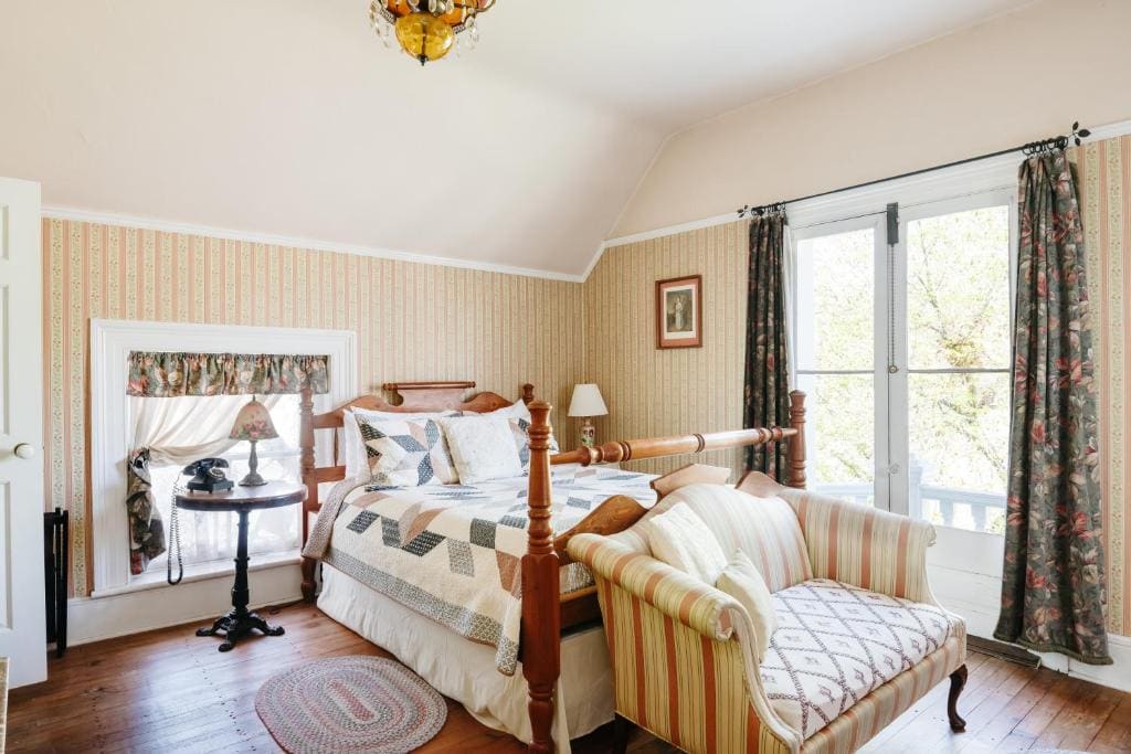 The Mulberry Inn -An Historic Bed and Breakfast - View 2
