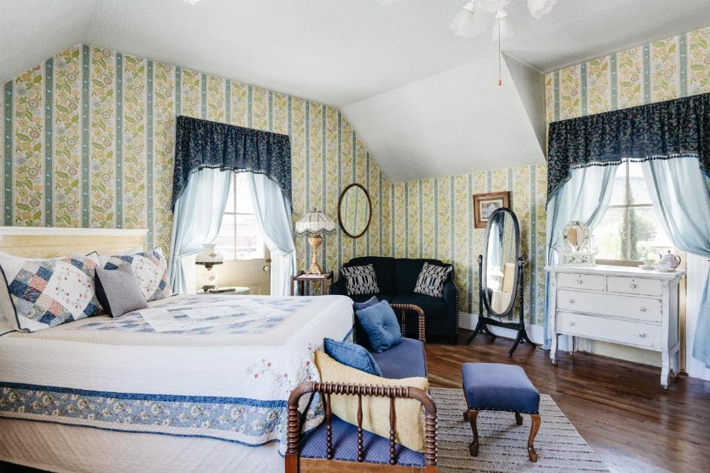 The Mulberry Inn -An Historic Bed and Breakfast - Main view