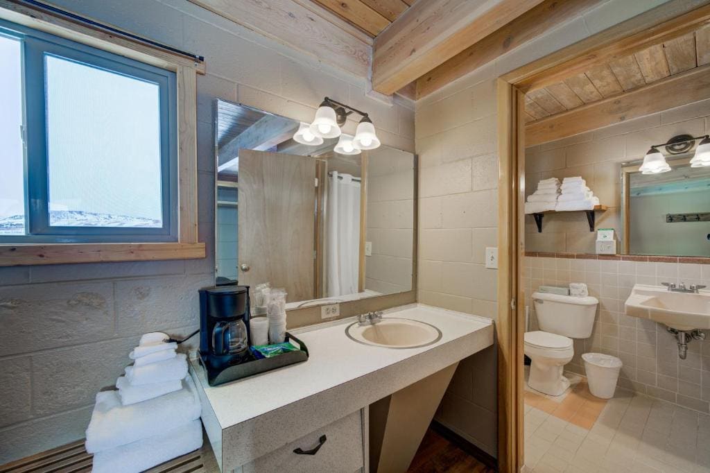 Sportsman's Lodge - View 3