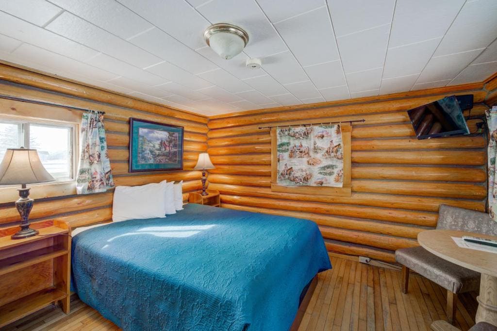 Sportsman's Lodge - View 6