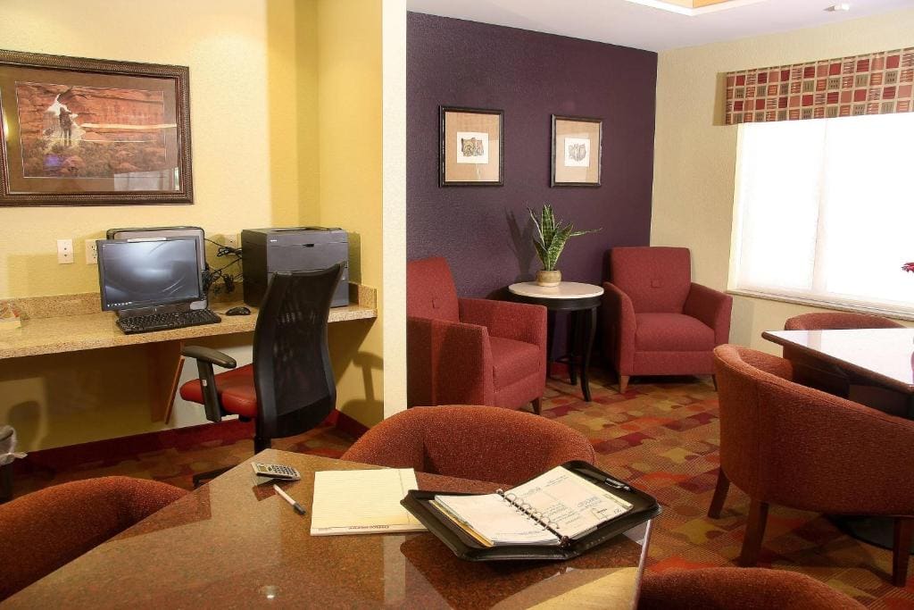 TownePlace Suites Farmington - View 6
