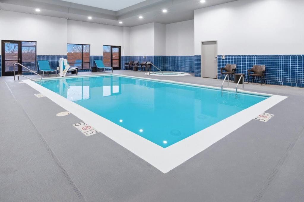 TownePlace Suites Farmington - View 4