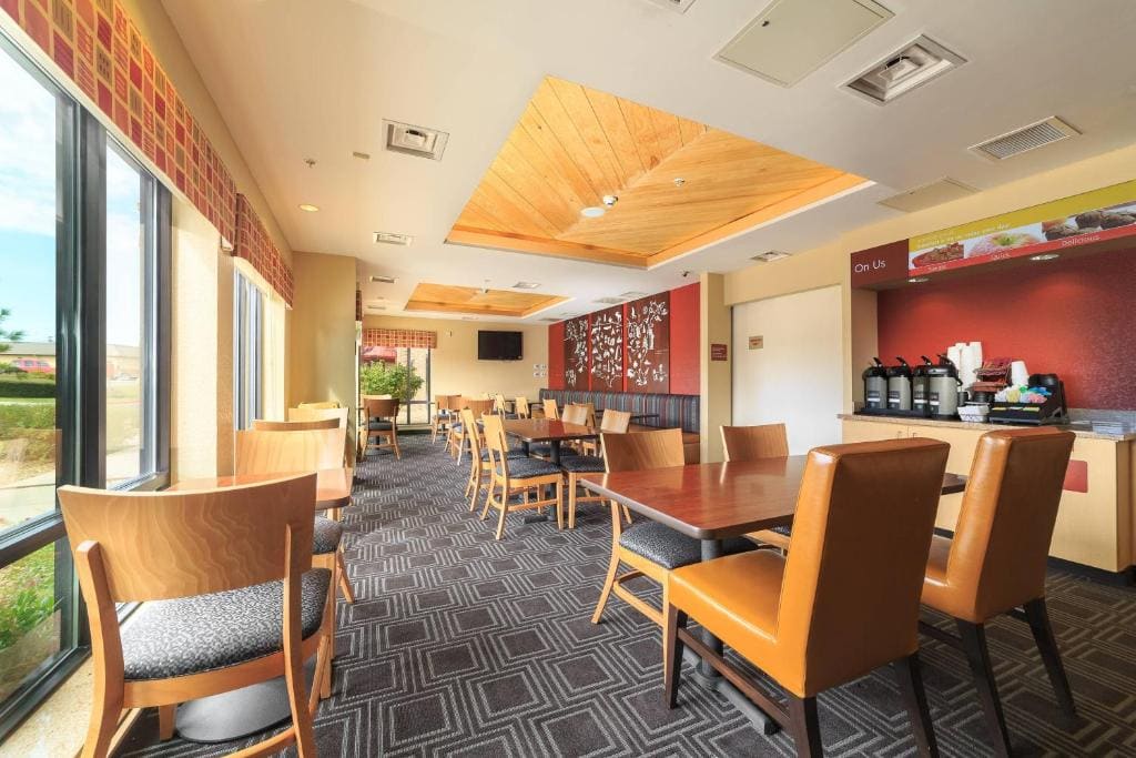 TownePlace Suites Farmington - View 3